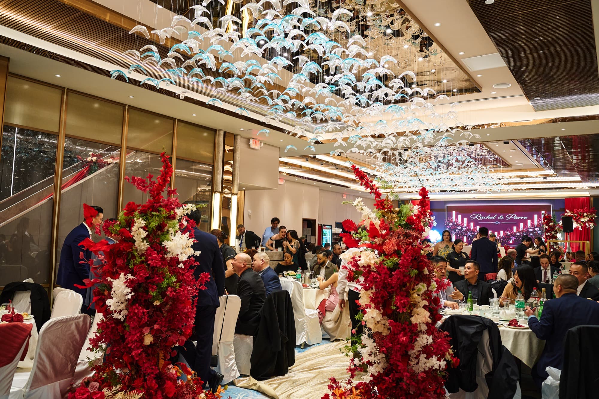 Floral aisle arrangements during the wedding banquet