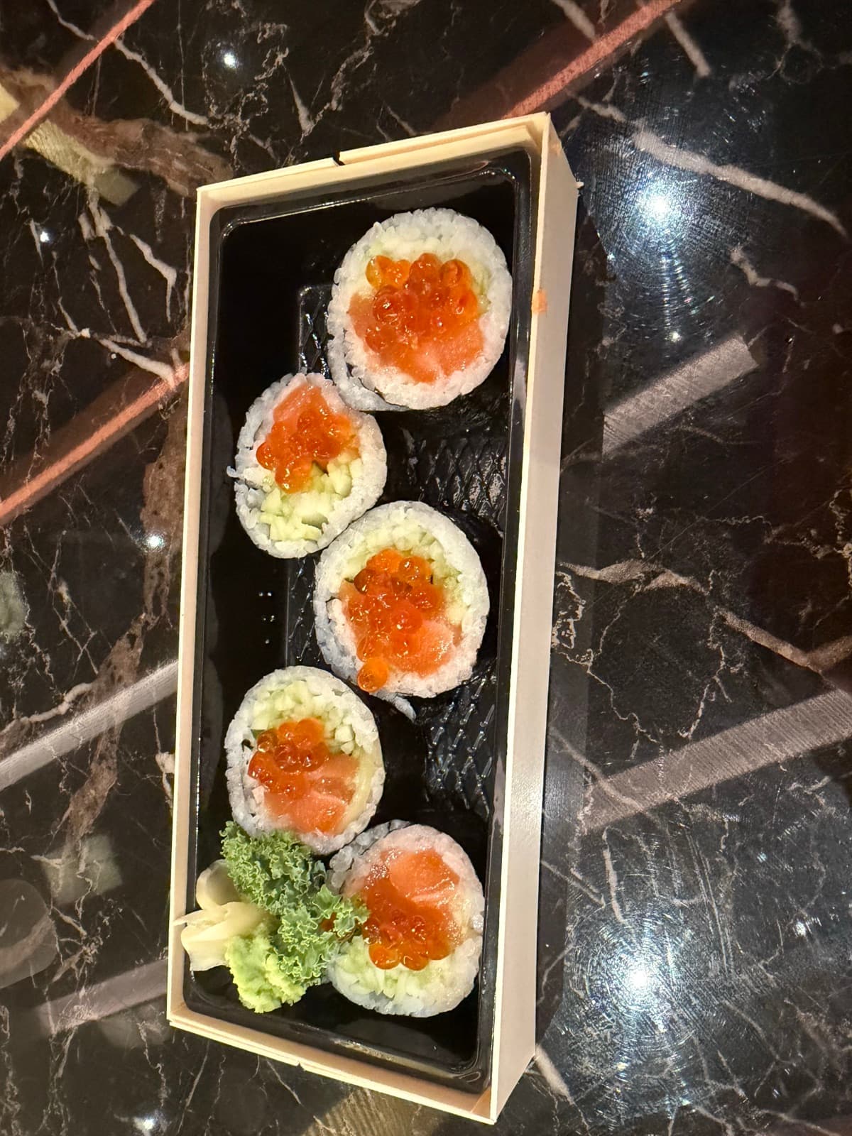 Seared salmon and ikura roll